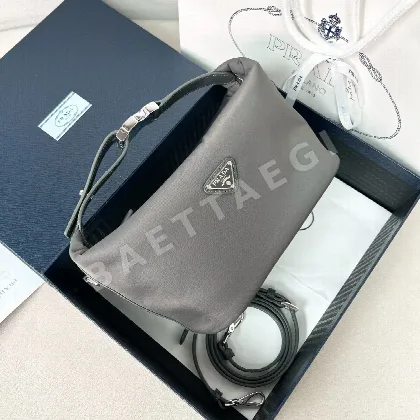 프라다 나일론 삼각 로고 숄더백 1BC302