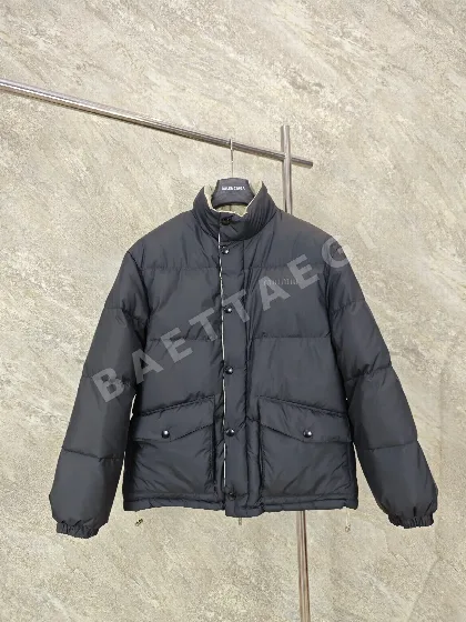 미우미우 테크니컬 퐁제 다운 재킷 25FW