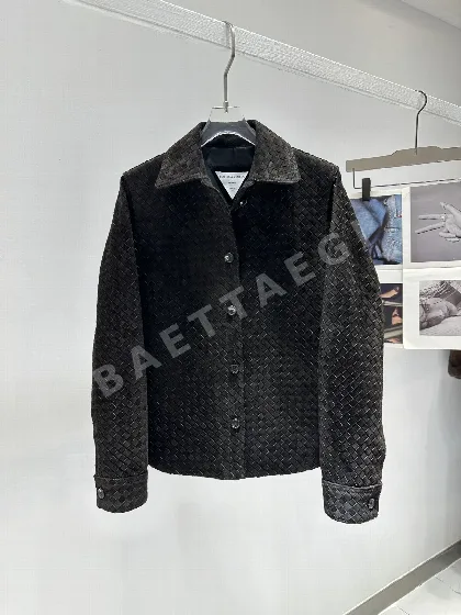 보테가베네타 꼬임 가죽 셔츠형 니트 자켓 206390
