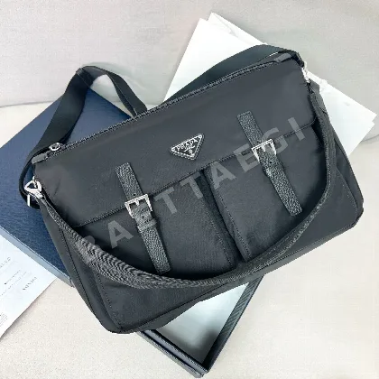 프라다 남성용 나일론 메신저백 2VD072