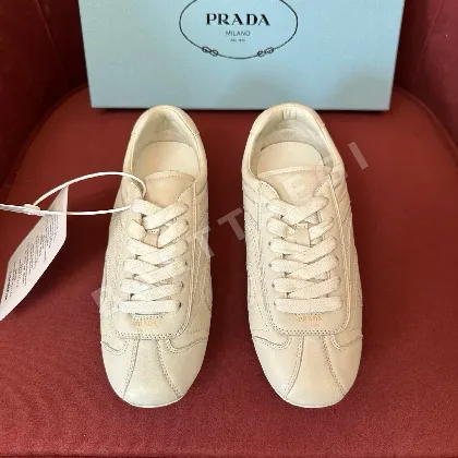 프라다 모노리스 스니커즈 여성 가죽 에나멜 아이렛 187989