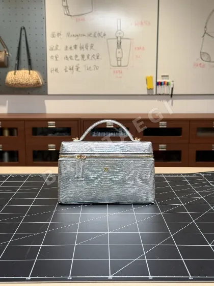 샤넬 리자드 실버 가죽 가방 181747