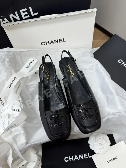 샤넬 플랫 여성 화이트 더블 C 로고 169999