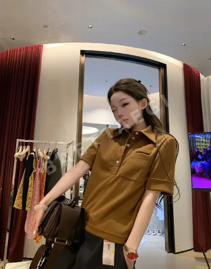 미우미우 캐러멜 브라운 포켓 라펠 반팔 티셔츠 52343