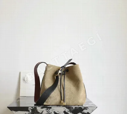 샤넬 스웨이드 미디엄 버킷 가방 193352