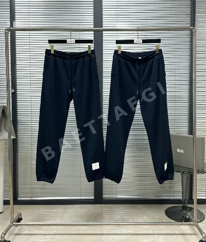 톰브라운 레더 라벨 오버핏 남성 스웨트팬츠 46661
