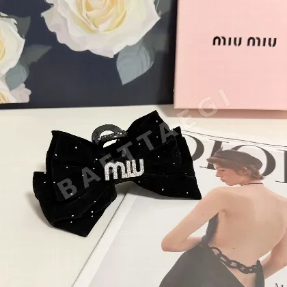 미우미우 벨벳 클로 헤어 클립 183761