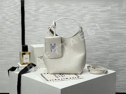 셀린느 오프 화이트 소가죽 숄더백 86578