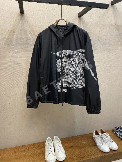 버버리 로고 프린트 나일론 후드 재킷