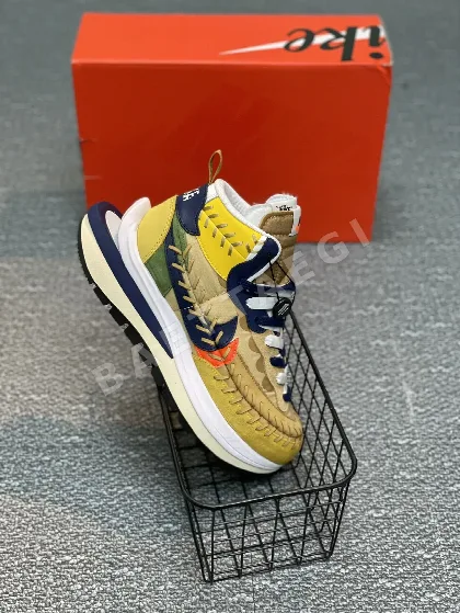 나이키 사카이 베이퍼와플 플랫폼 러닝화 DH9186-200