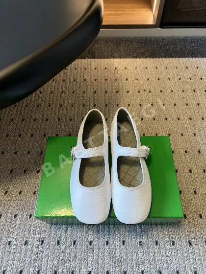 보테가베네타 메리제인 여성 둥근 앞코 207977