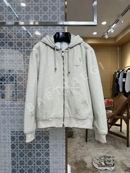 루이비통 모노그램 자수 후드 짚업 자켓 208225