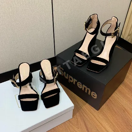 지안비토 라인석 버클 벨벳 청키힐 샌들 75141