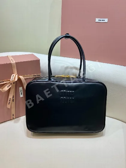미우미우 블랙 라지 볼링백 5BB117