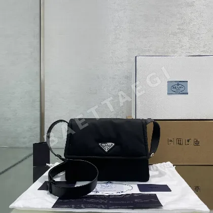 프라다 나일론 삼각 로고 미니 메신저백 136676