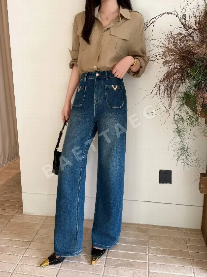 발렌티노 프론트 포켓 더블V 메탈 인레이 슬림 스트레이트 진 바지 156550