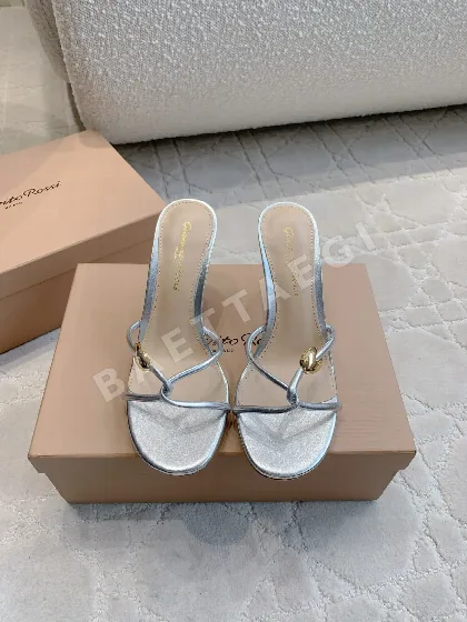 지안비토 스트랩 하이힐 샌들 75144