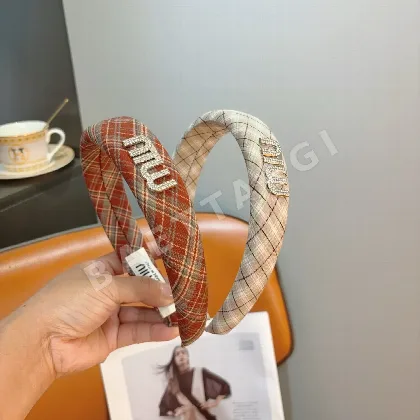 미우미우 메탈 로고 스펀지 헤어밴드 183690
