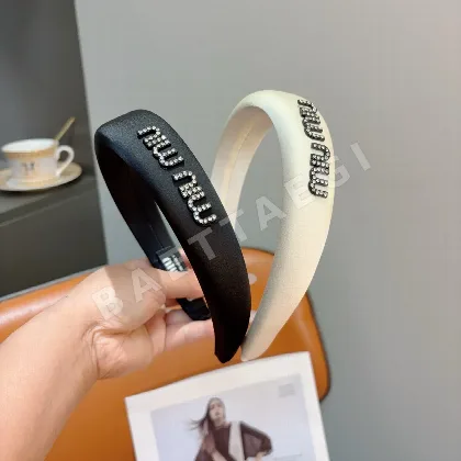 미우미우 새틴 메탈 장식 헤어밴드 183856