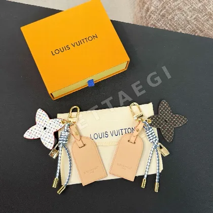 루이비통 LV 록 앤 블룸 가죽 러기지 태그 키링 203665