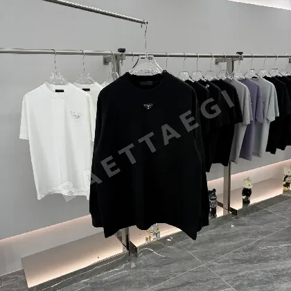 프라다 오버핏 로고 라운드넥 긴팔 티셔츠 46259