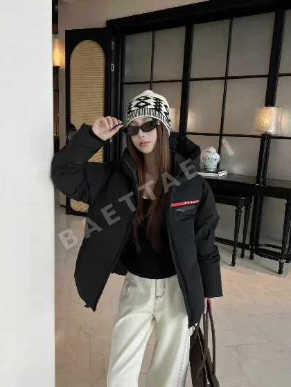 프라다 후드 달린 여성 패딩 170739