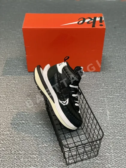 나이키사카이 베이퍼와플 블랙 플랫폼 러닝화 DH9186-001