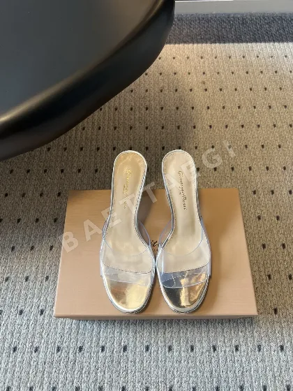 지안비토 투명 스트랩 스퀘어토 샌들 75134