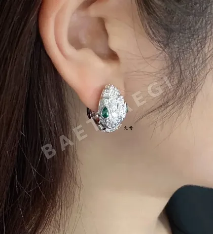 불가리 뱀 모티브 에메랄드 파베 다이아몬드 귀걸이 64775