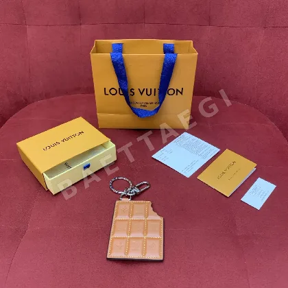 루이비통 초콜릿 봉투 키링 M01478
