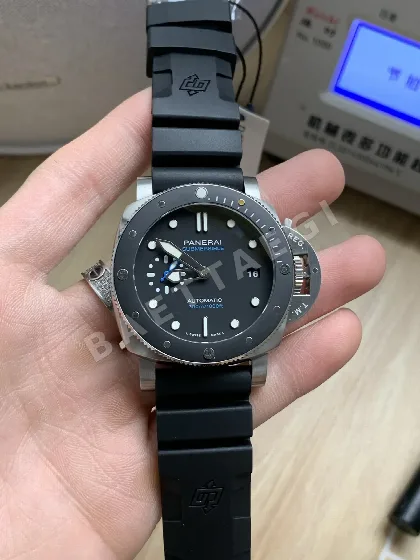 파네라이 PAM683 세라믹 시계 43746