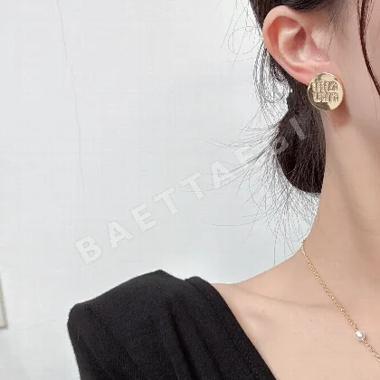 미우미우 에나멜 라인스톤 귀걸이 60955