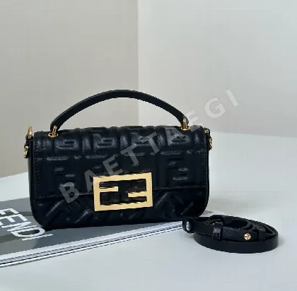 펜디 바게트 폰 파우치 8620 C