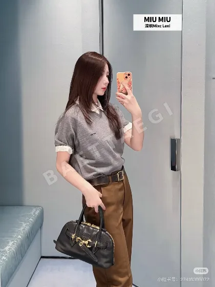 미우미우 V넥 울 스웨터 긴팔 126432