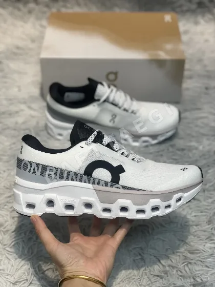 ON 클라우드 몬스터 3 쿠션 러닝화 102682