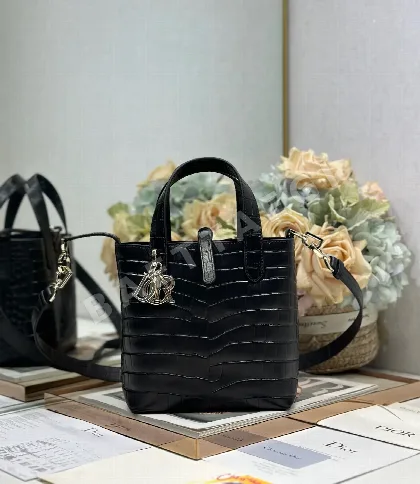 디올 뚜주흐 블랙 크로커다일 엠보스드 카프스킨 토트백 196019