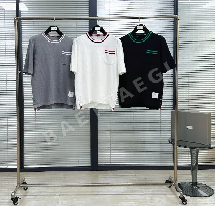 톰브라운 남성 대비 색상 립 크루넥 반팔 티셔츠 159503