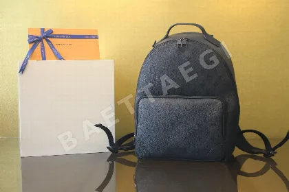 루이비통 디스커버 카고 모노그램 미드나이트 캔버스 가방 M26765