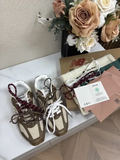 미우미우 스웨이드 가죽 인레이 스니커즈 93416