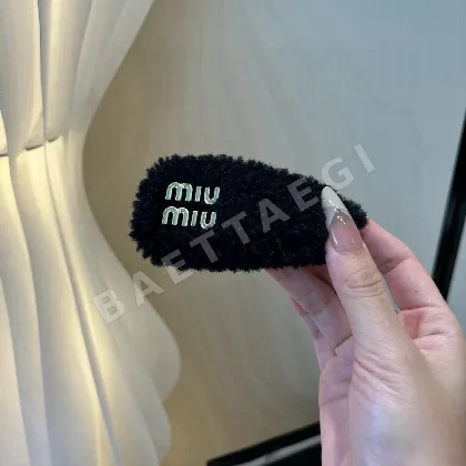 미우미우 문자 로고 헤어 클립 183939