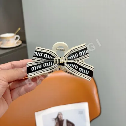 미우미우 손톱 모양 및 오리 입 모양 헤어클립 세트 183779