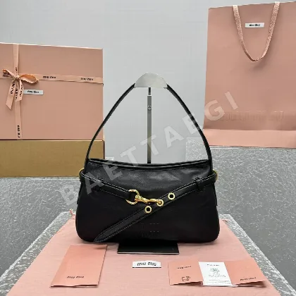 미우미우 아벤츄라 언더암 숄더백 S사이즈 블랙 램스킨 68244